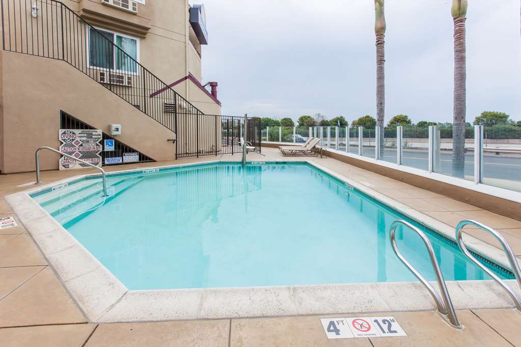 Days By Wyndham Hotel Carlsbad