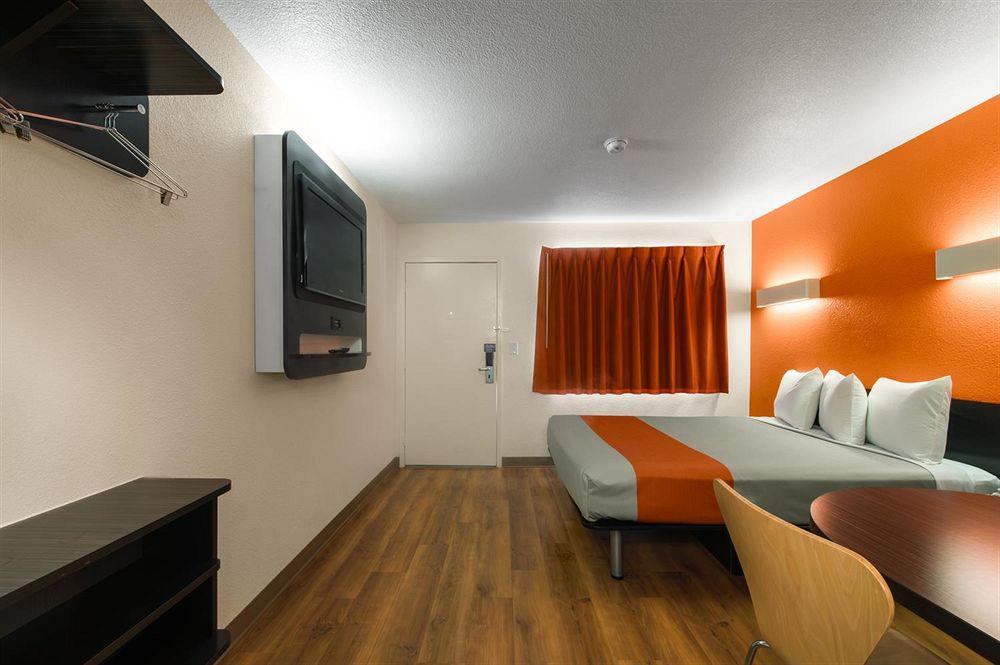 Hotel 6-carlsbad, Ca